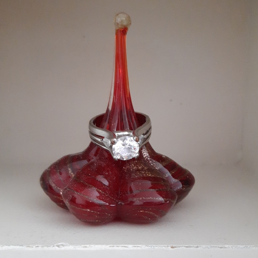 Stunning Silver Ring with Clear Stone